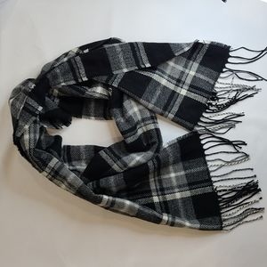 Old Navy Black & White Scarf